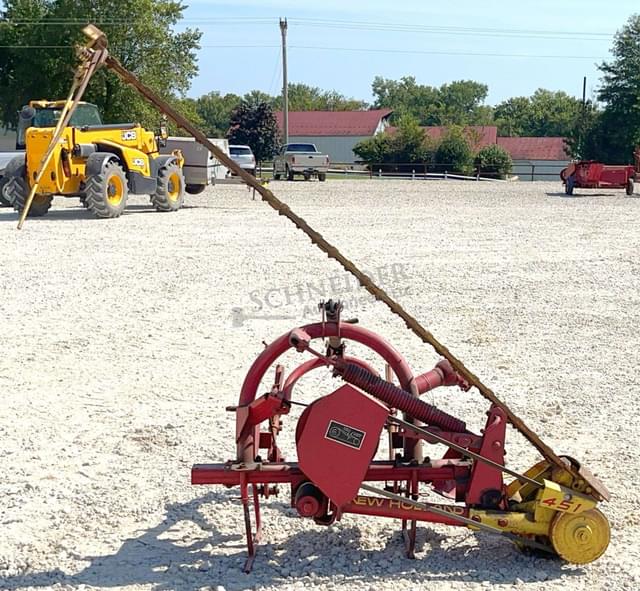 Image of New Holland 451 equipment image 3