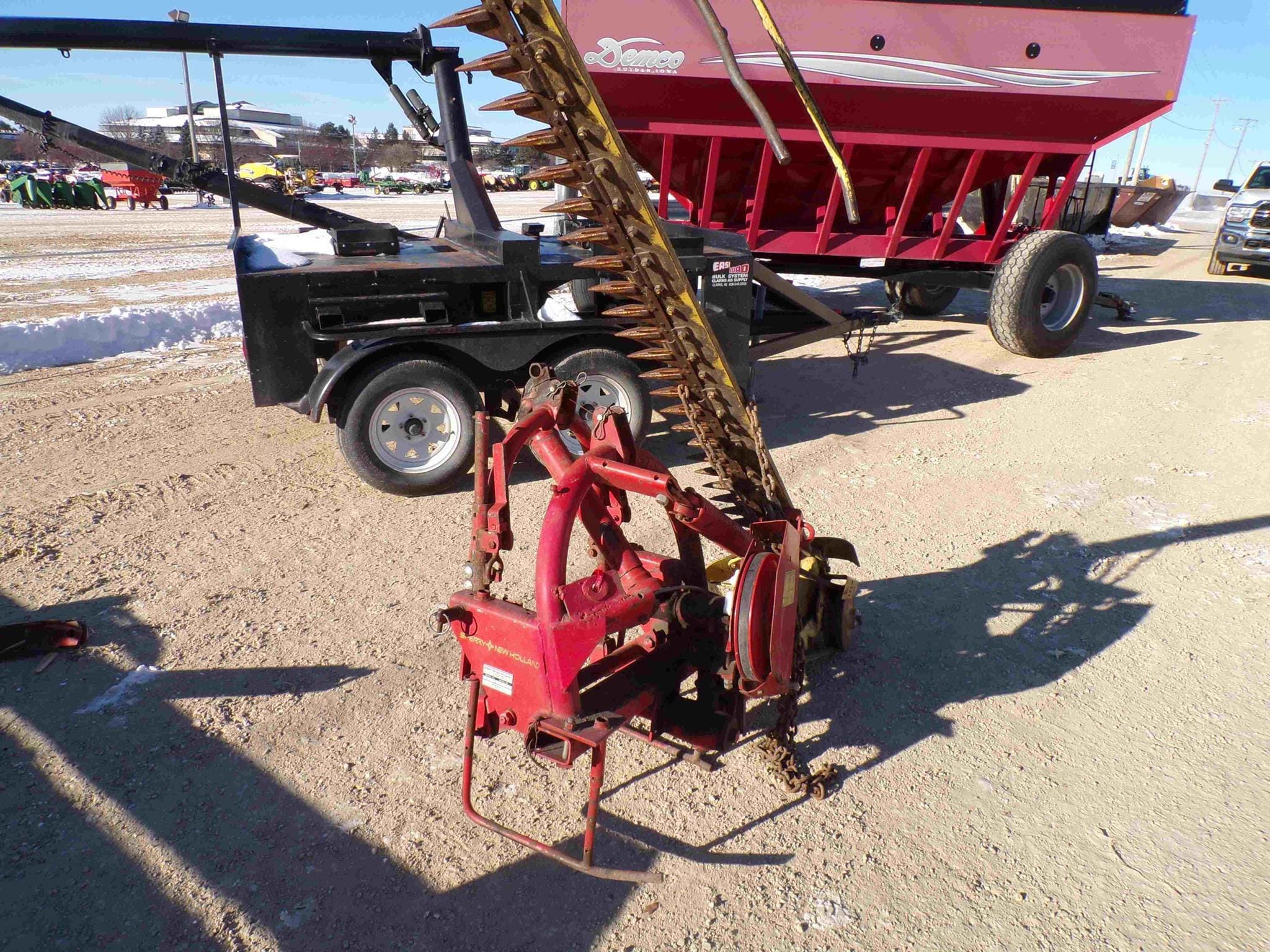 New Holland 451 Equipment Image0