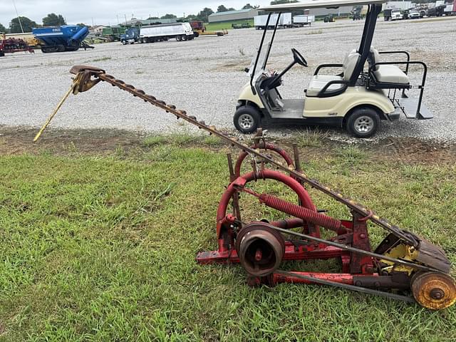 Image of New Holland 451 equipment image 3