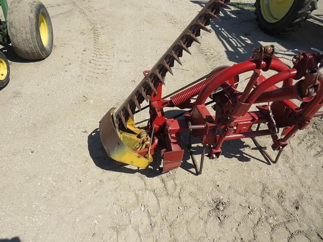 Image of New Holland 451 equipment image 1