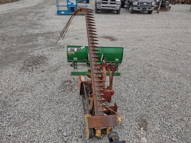 Image of New Holland 451 equipment image 3