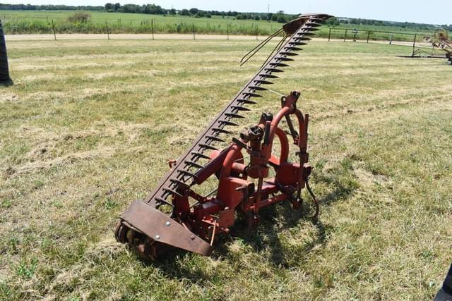Image of New Holland 451 equipment image 4