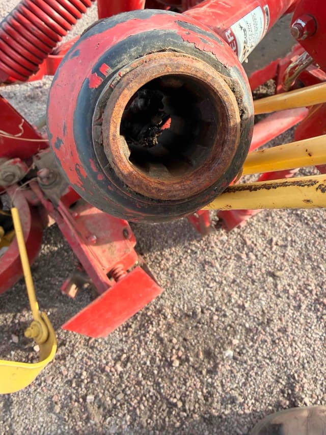 Image of New Holland 451 equipment image 4