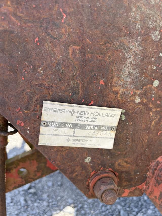 Image of New Holland 451 equipment image 3