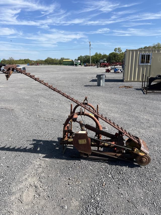 Image of New Holland 451 equipment image 2