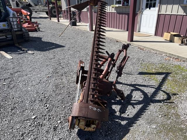 Image of New Holland 451 equipment image 2