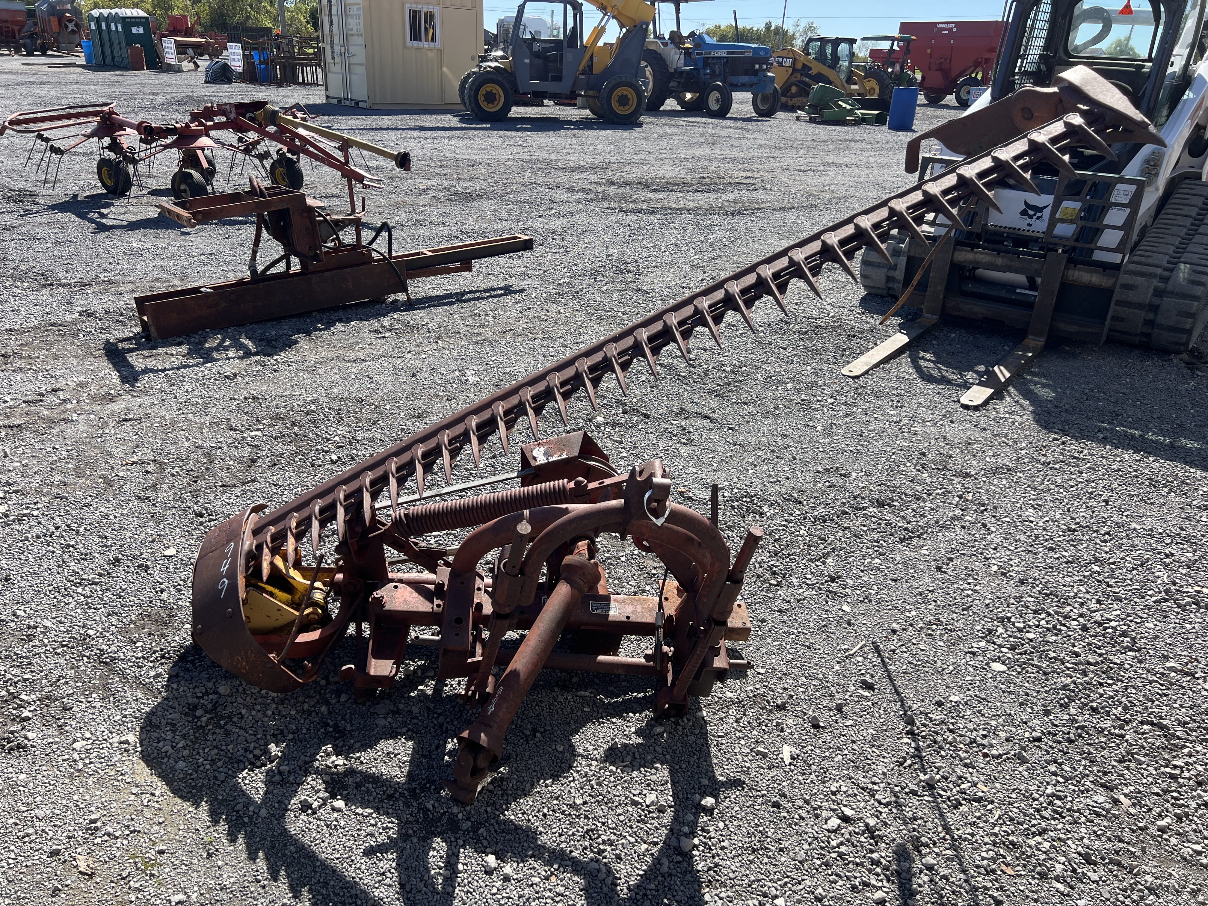 New Holland 451 Equipment Image0