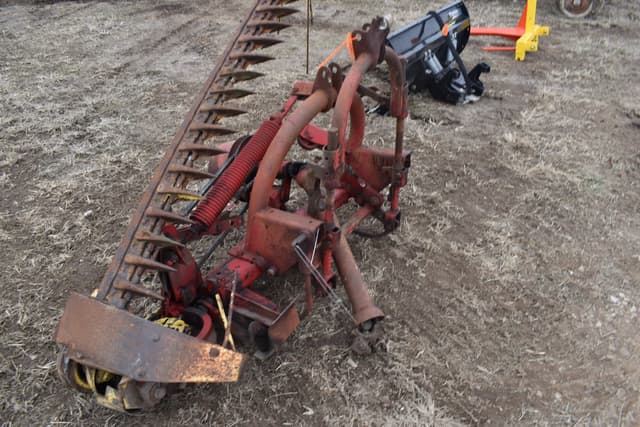 Image of New Holland 451 equipment image 2