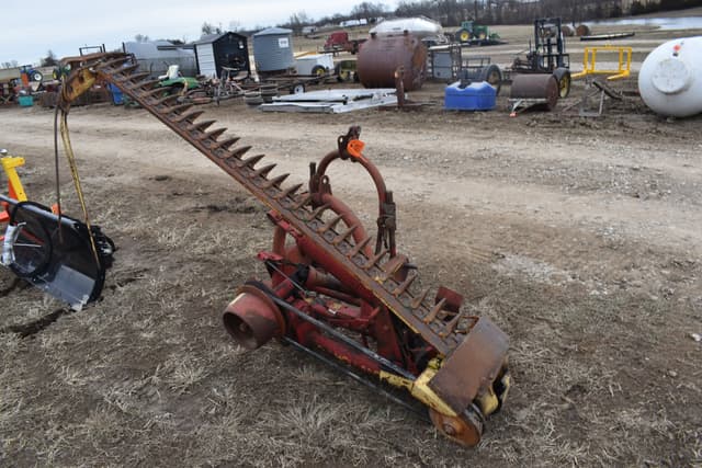Image of New Holland 451 equipment image 4