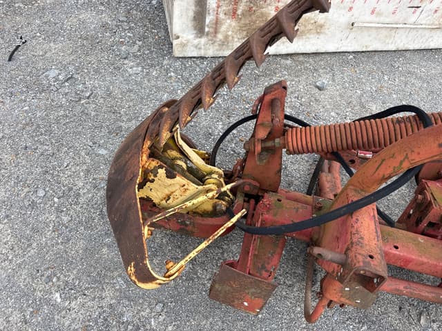 Image of New Holland 451 equipment image 2