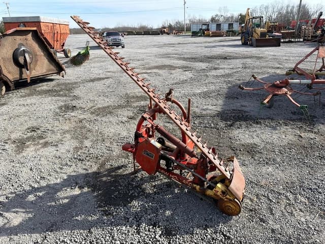 Image of New Holland 451 equipment image 3