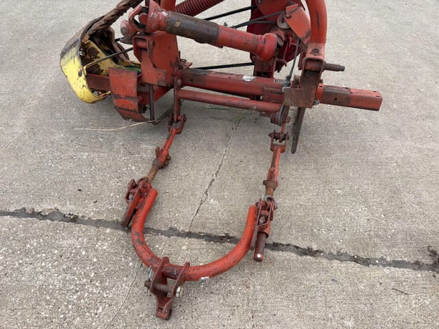 Image of New Holland 451 equipment image 3