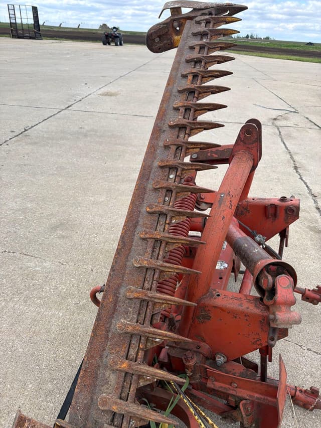 Image of New Holland 451 equipment image 4