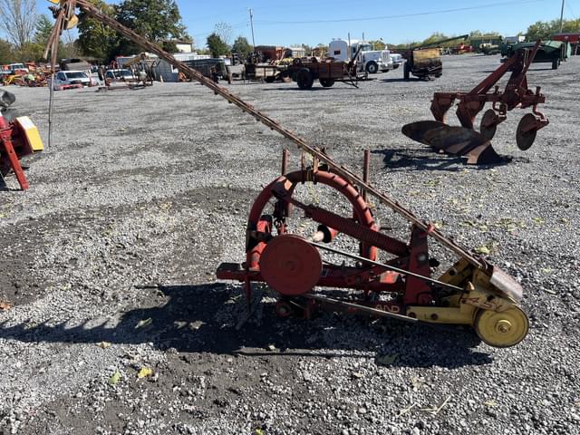 Image of New Holland 451 equipment image 4