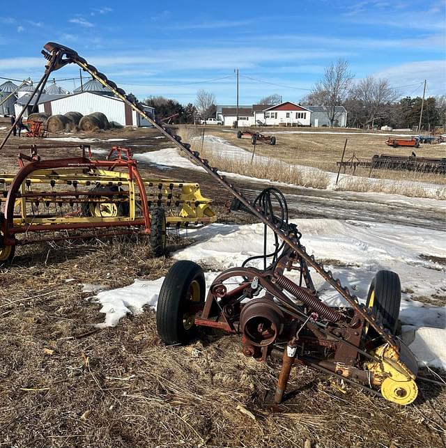 Image of New Holland 455 equipment image 3