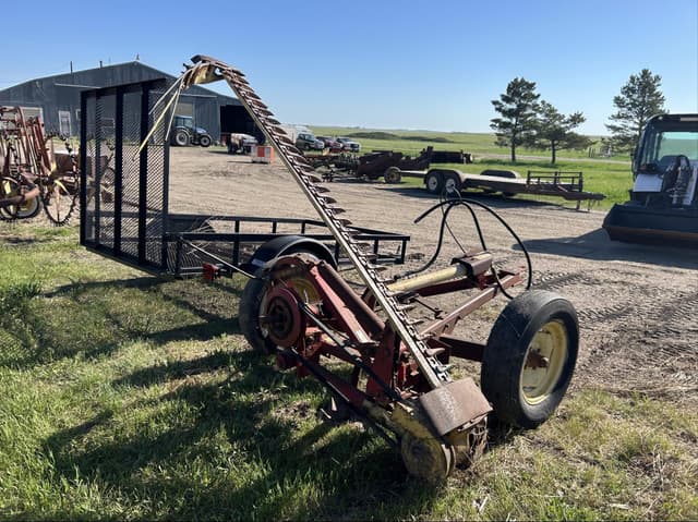 Image of New Holland 456 equipment image 4