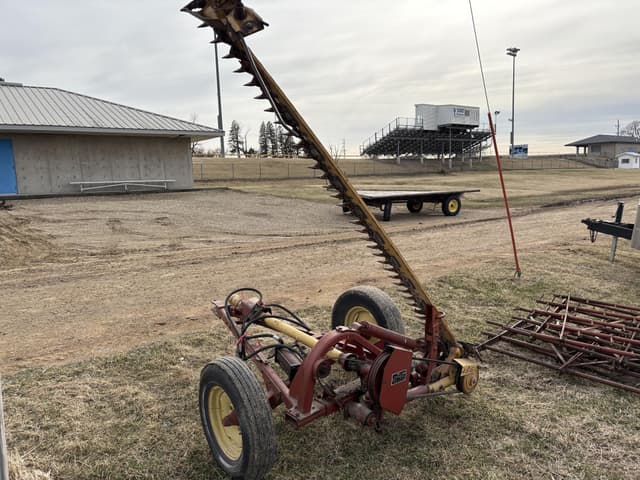 Image of New Holland 456 equipment image 4