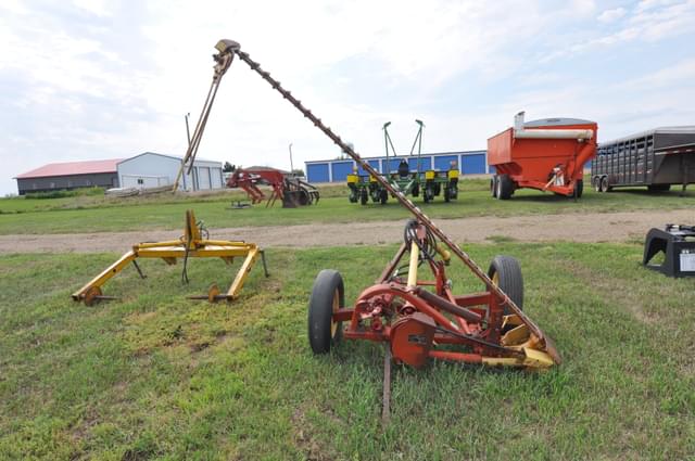 Image of New Holland 456 equipment image 3