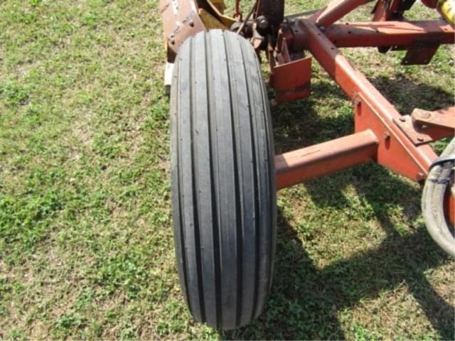 Image of New Holland 456 equipment image 2