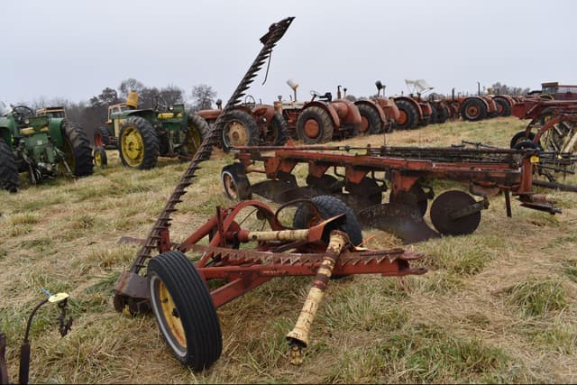 Image of New Holland 456 equipment image 2