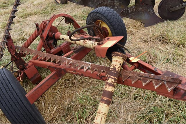 Image of New Holland 456 equipment image 3