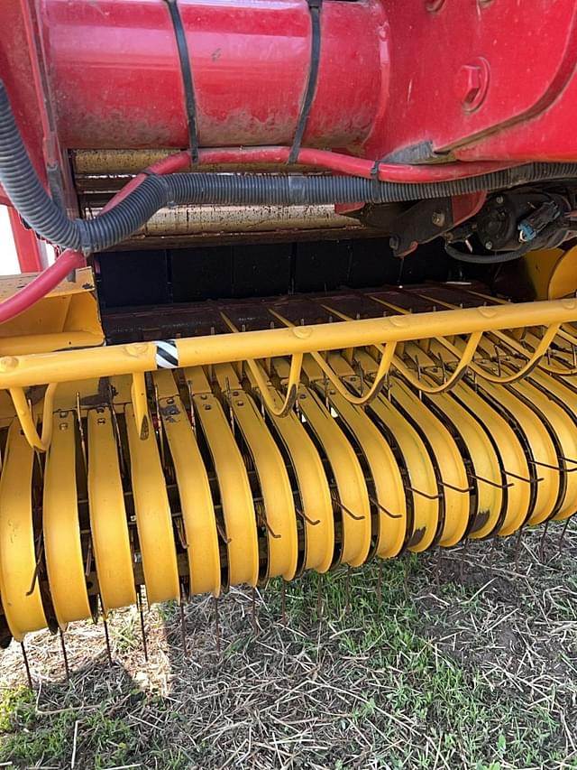Image of New Holland 460 equipment image 4
