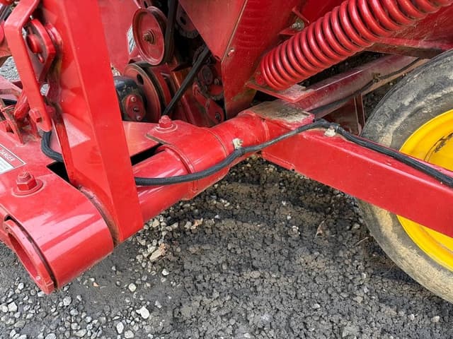 Image of New Holland 472 equipment image 3