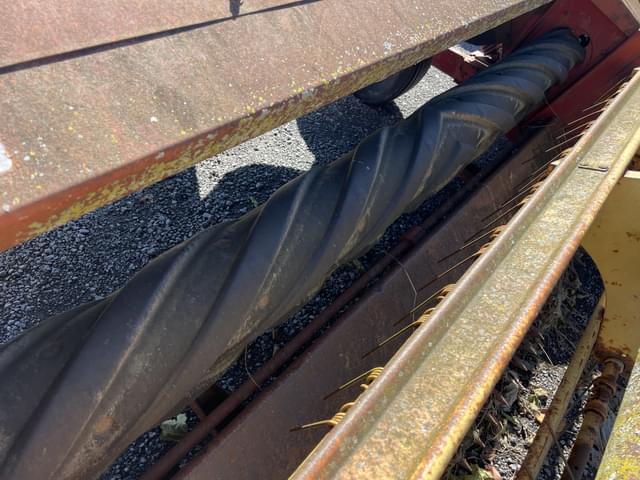 Image of New Holland 472 equipment image 3