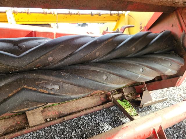 Image of New Holland 472 equipment image 4