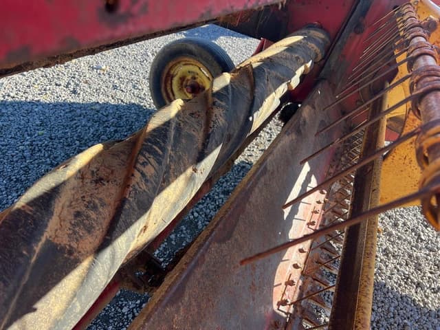 Image of New Holland 474 equipment image 4