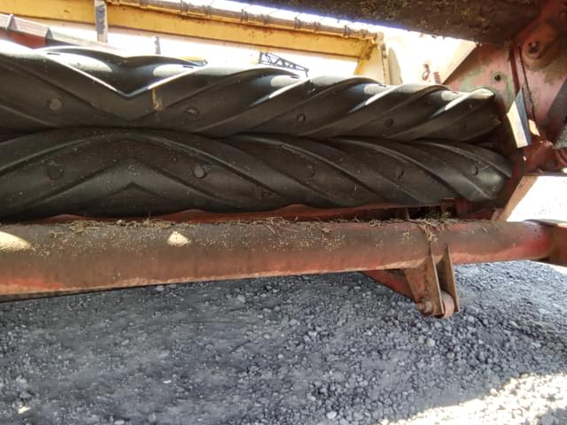 Image of New Holland 477 equipment image 4