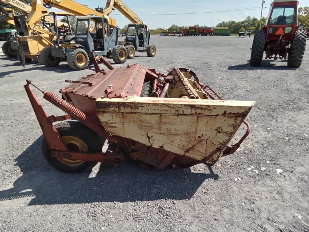 Image of New Holland 477 Primary image