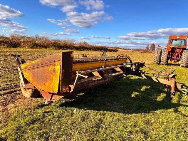 Image of New Holland 479 equipment image 1