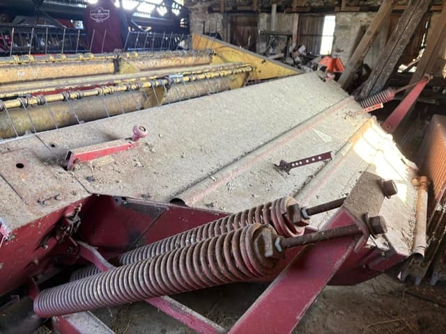 Image of New Holland 479 equipment image 4