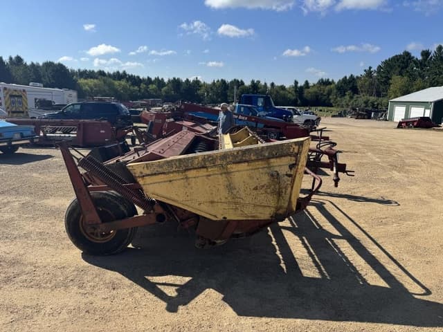 Image of New Holland 479 equipment image 2