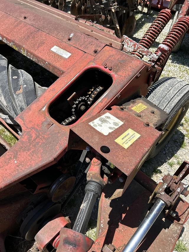 Image of New Holland 479 equipment image 3