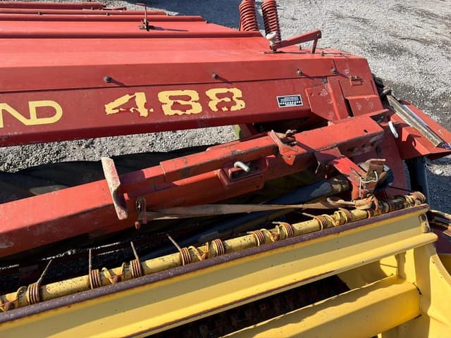 Image of New Holland 488 equipment image 3
