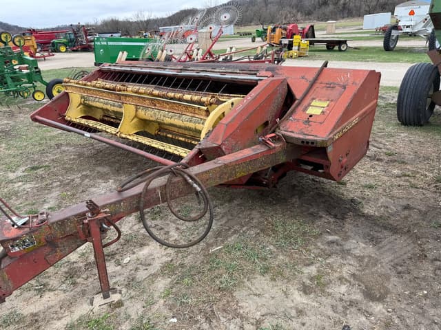 Image of New Holland 489 equipment image 2
