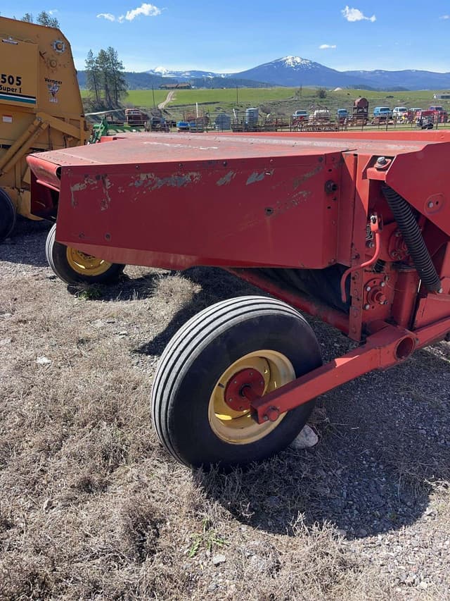 Image of New Holland 489 equipment image 3