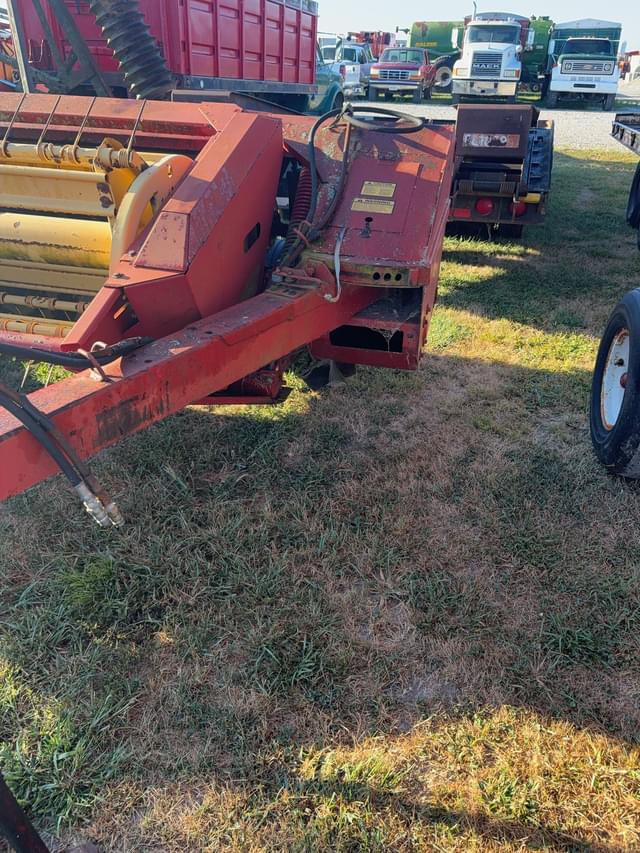 Image of New Holland 489 equipment image 2