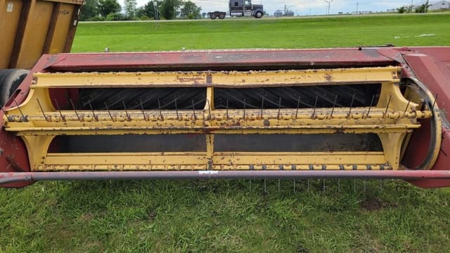 Image of New Holland 489 equipment image 1