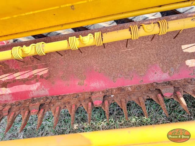 Image of New Holland 489 equipment image 4