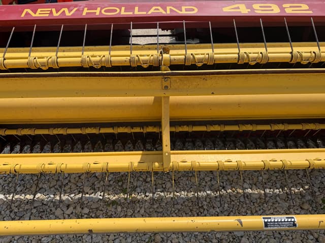 Image of New Holland 492 equipment image 3