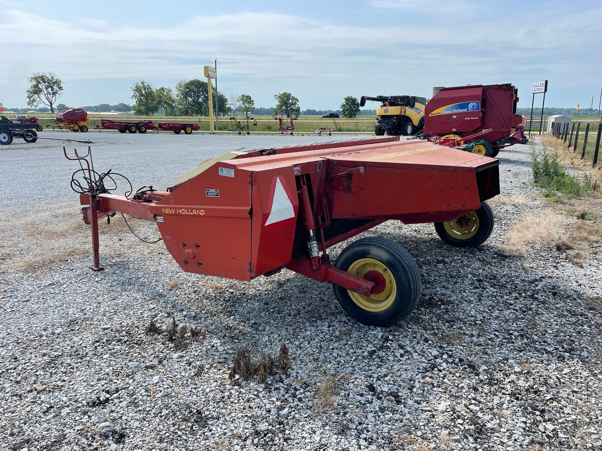 New Holland 492 Equipment Image0