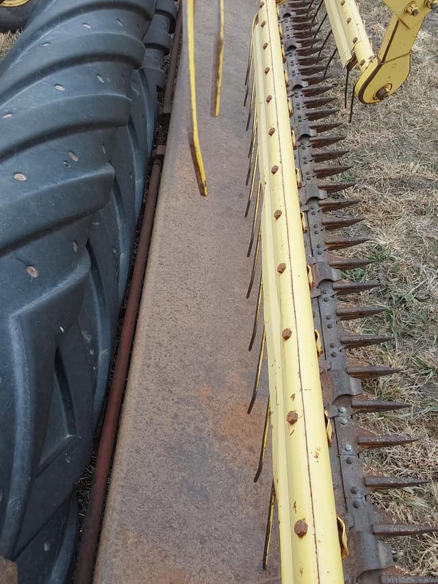 Image of New Holland 495 equipment image 3