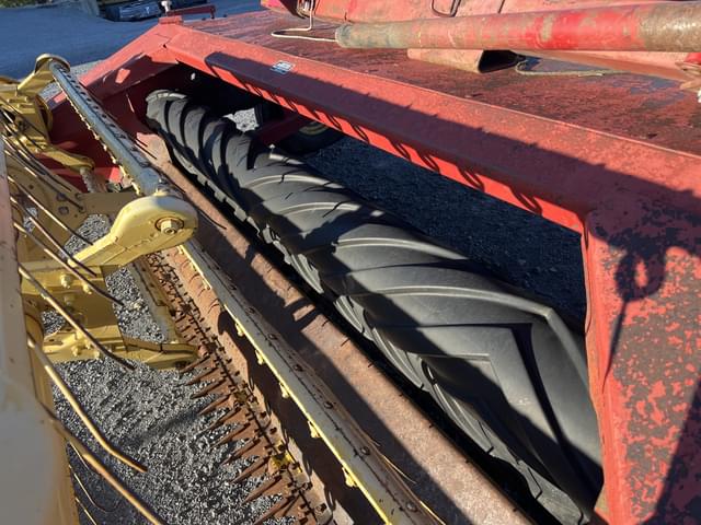 Image of New Holland 495 equipment image 3