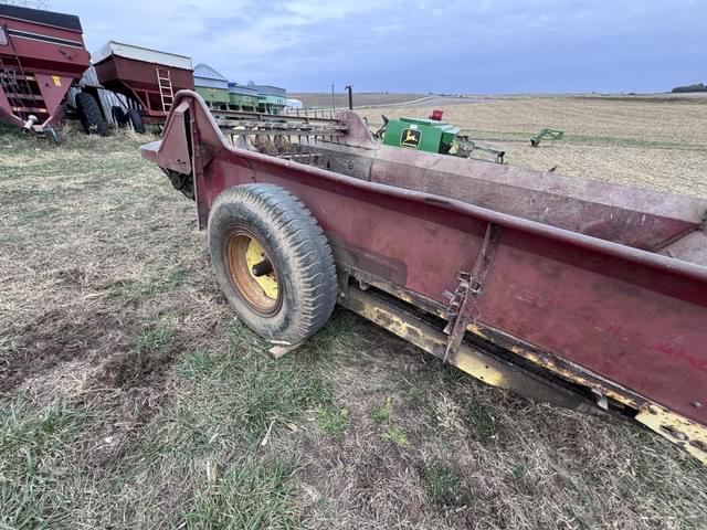 Image of New Holland 510 equipment image 1