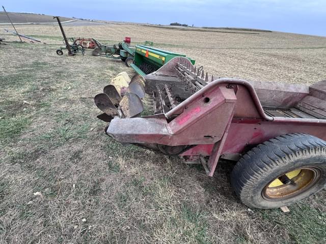 Image of New Holland 510 equipment image 2