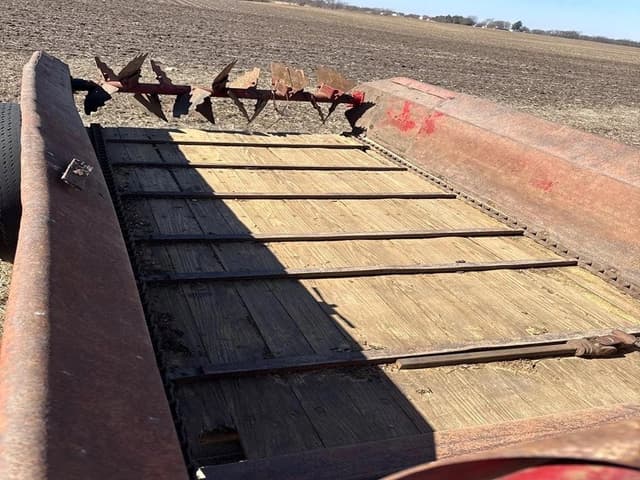 Image of New Holland 510 equipment image 1