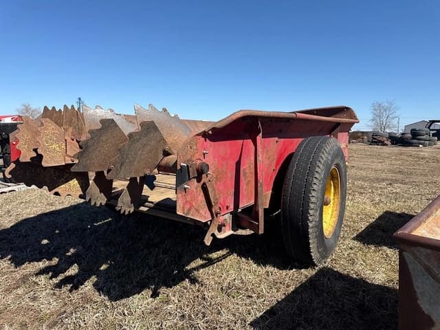 Image of New Holland 510 equipment image 2